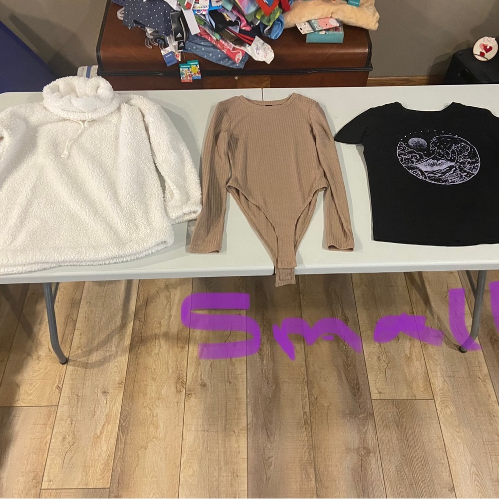 Clothes bundle - Picture 2 of 2